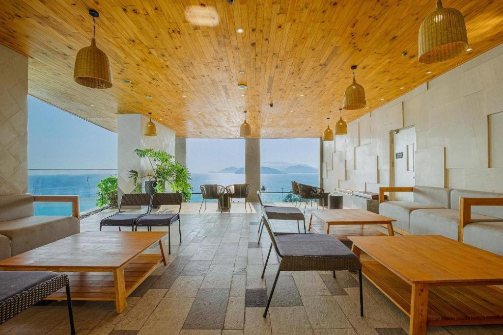 Oceandream Panorama Luxury Suites Нячанг Екстер'єр фото
