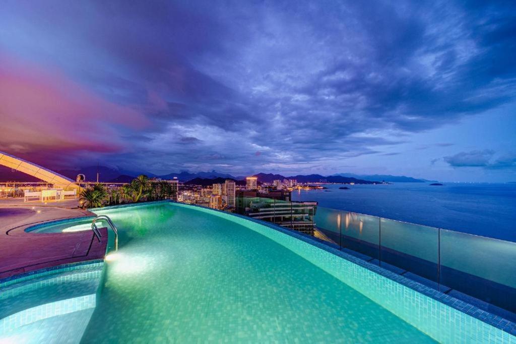 Oceandream Panorama Luxury Suites Нячанг Екстер'єр фото